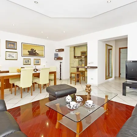 Apartament D & J *