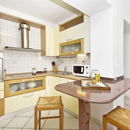 D & J Apartment